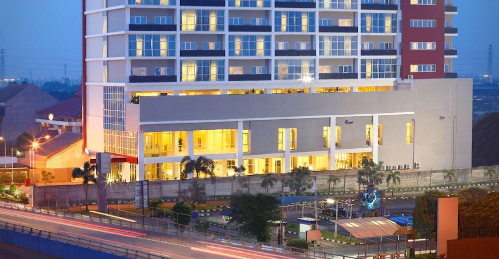 Hotel Santika Cikarang Exterior photo