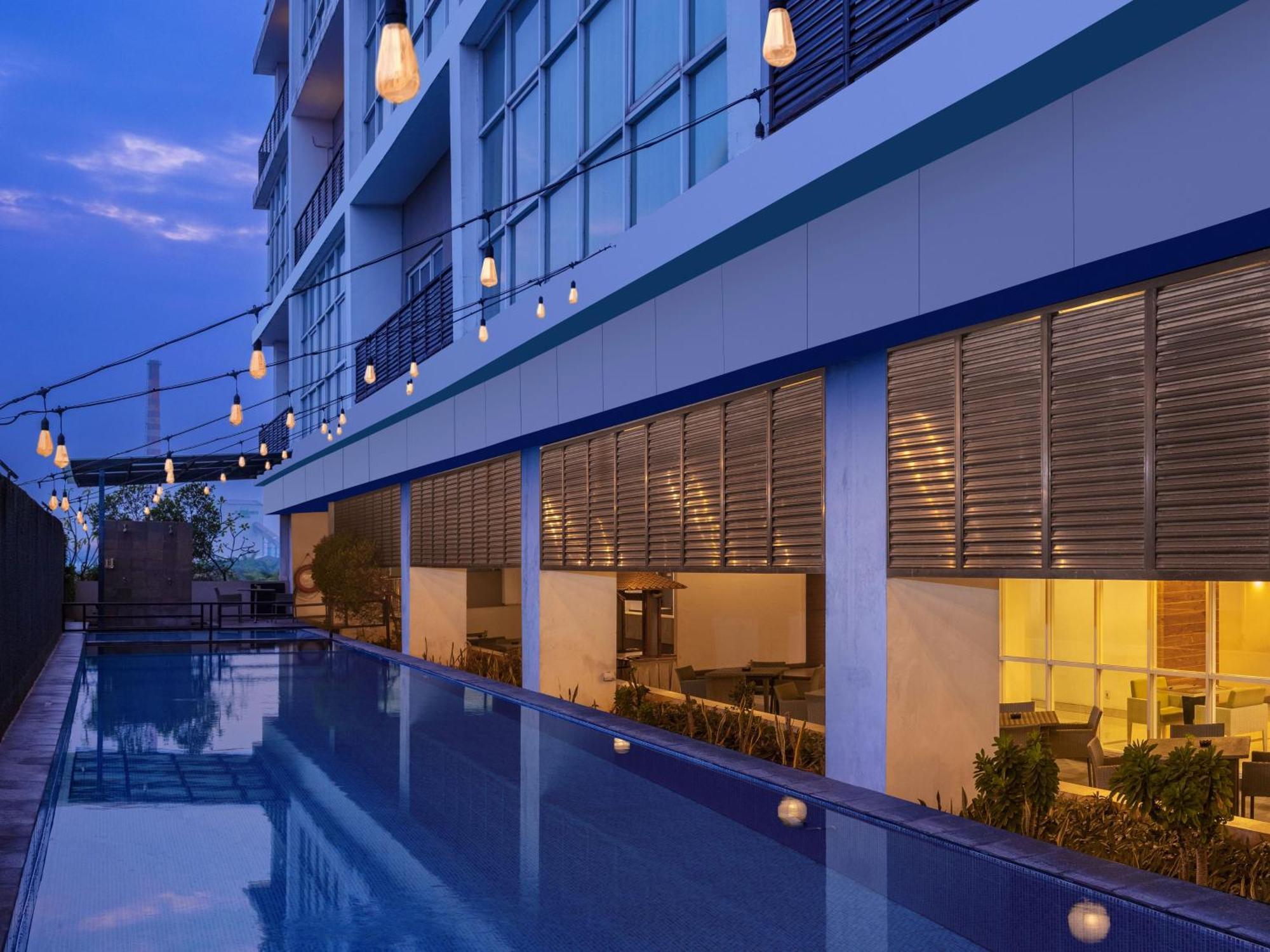Hotel Santika Cikarang Exterior photo