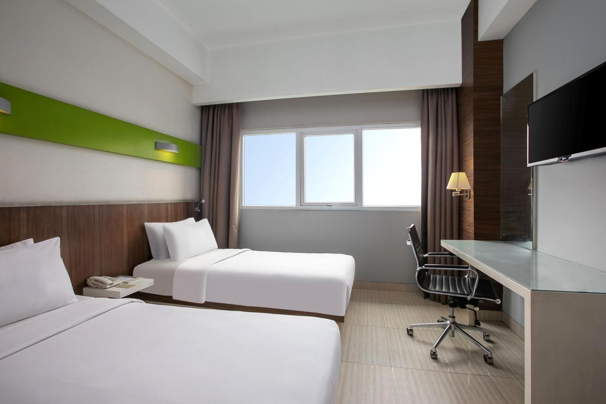 Hotel Santika Cikarang Exterior photo