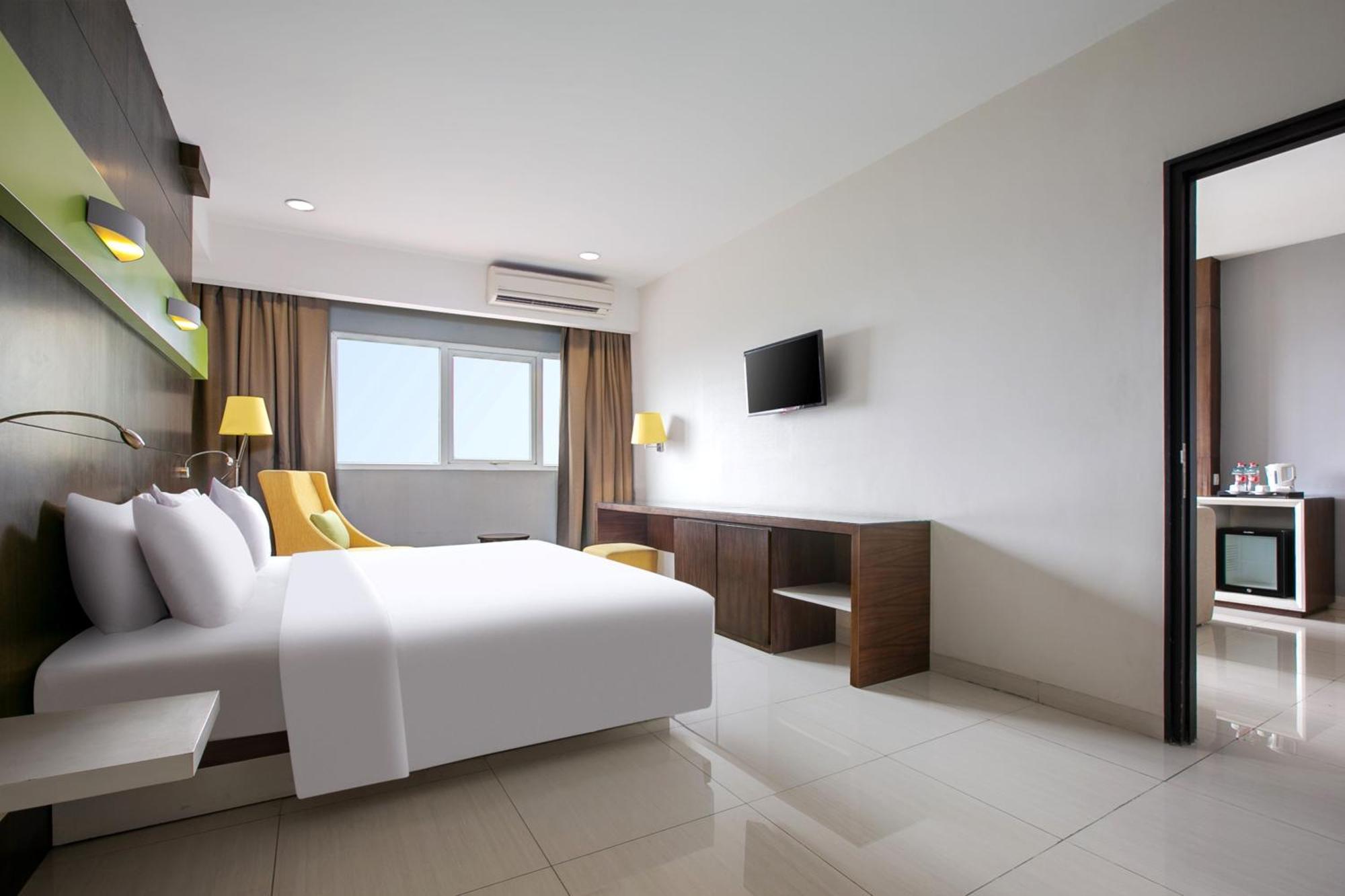 Hotel Santika Cikarang Exterior photo