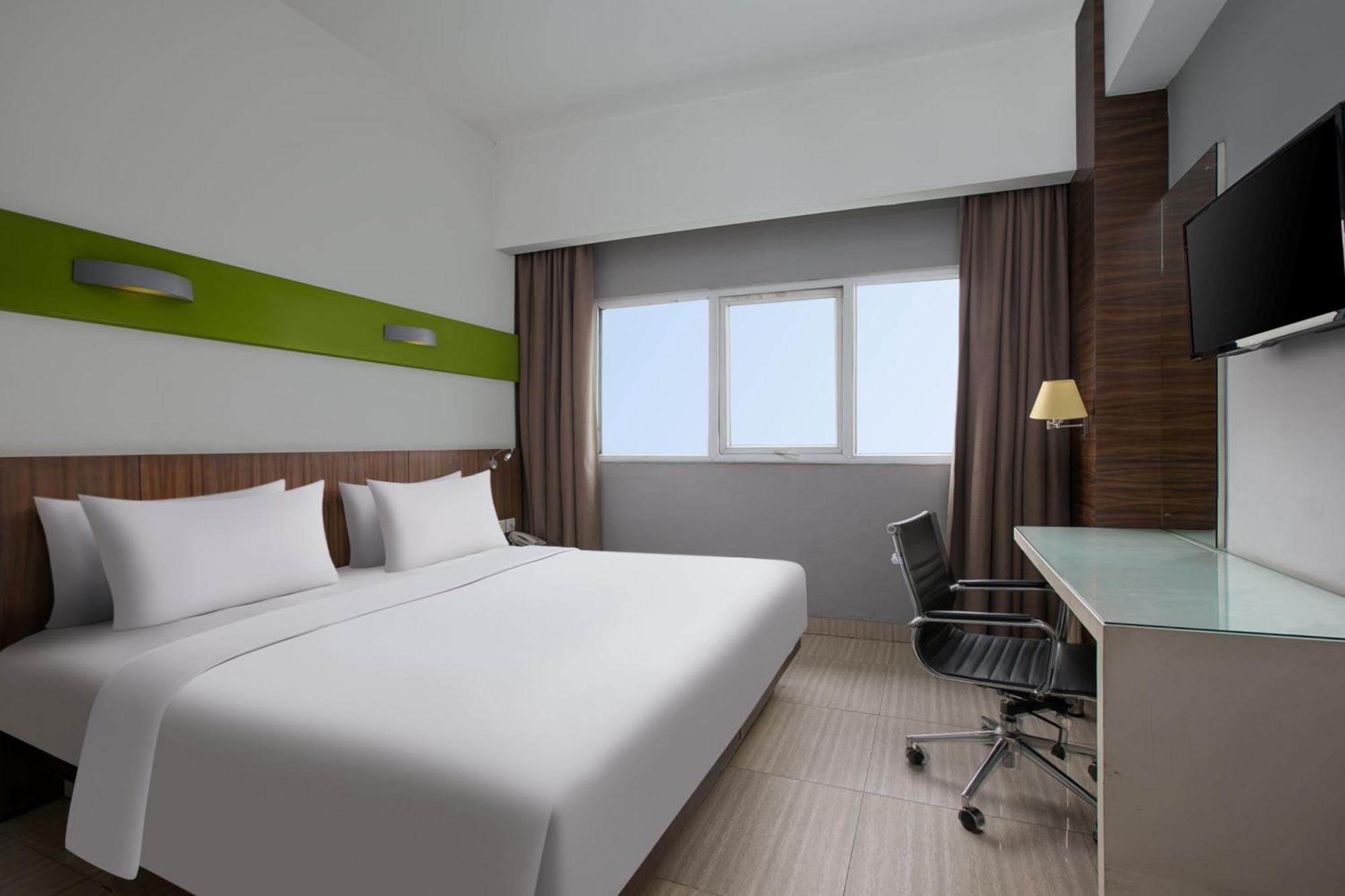 Hotel Santika Cikarang Exterior photo