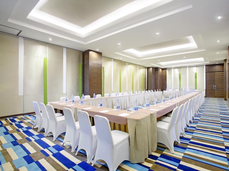 Hotel Santika Cikarang Exterior photo