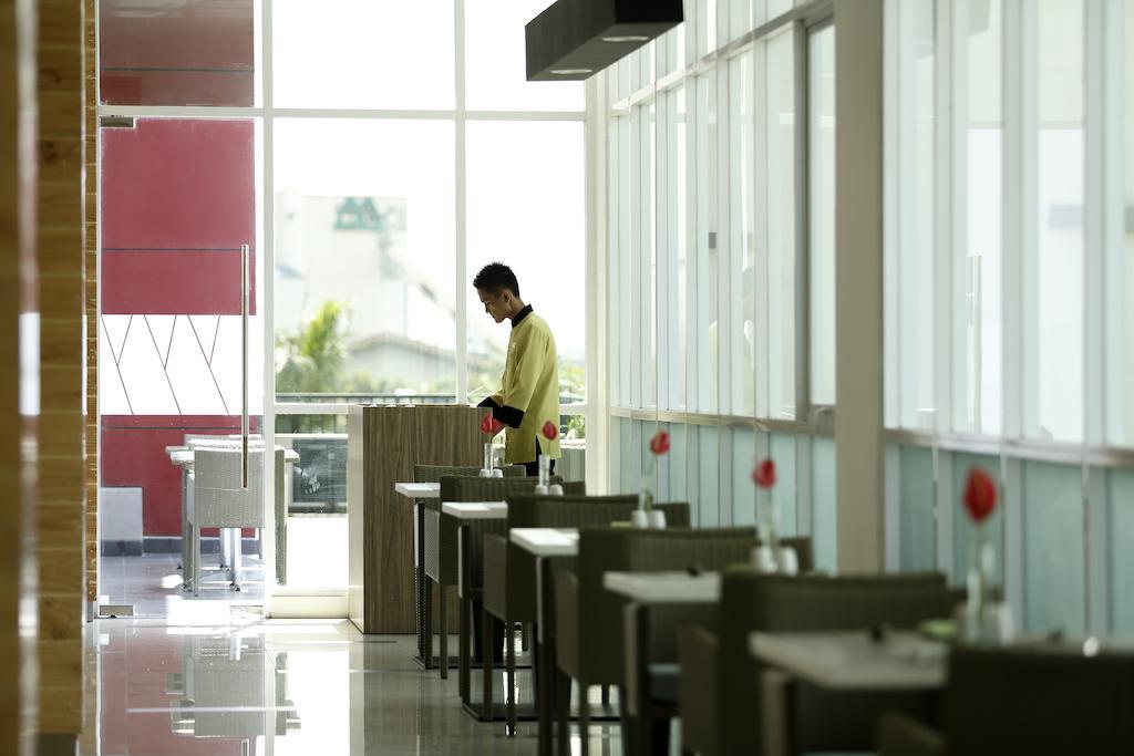 Hotel Santika Cikarang Exterior photo