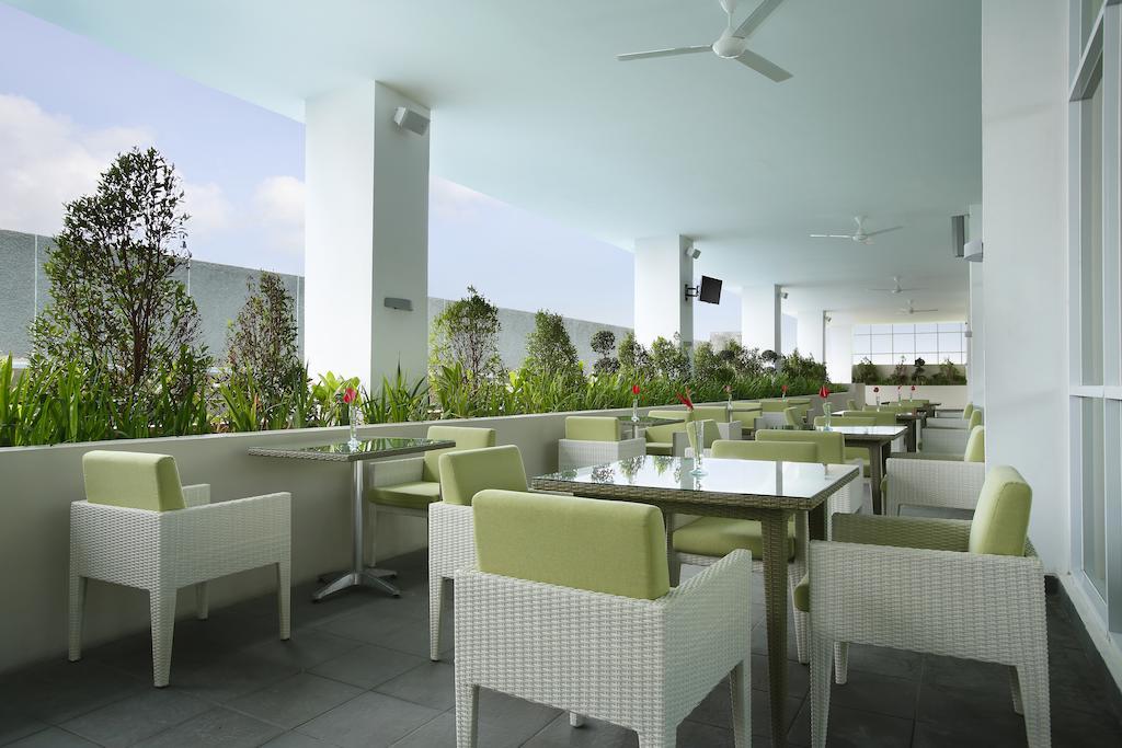 Hotel Santika Cikarang Exterior photo